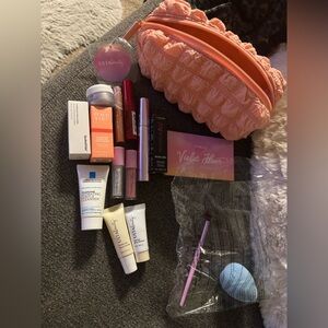 15 piece Makeup & Peach Makeup Bag.
